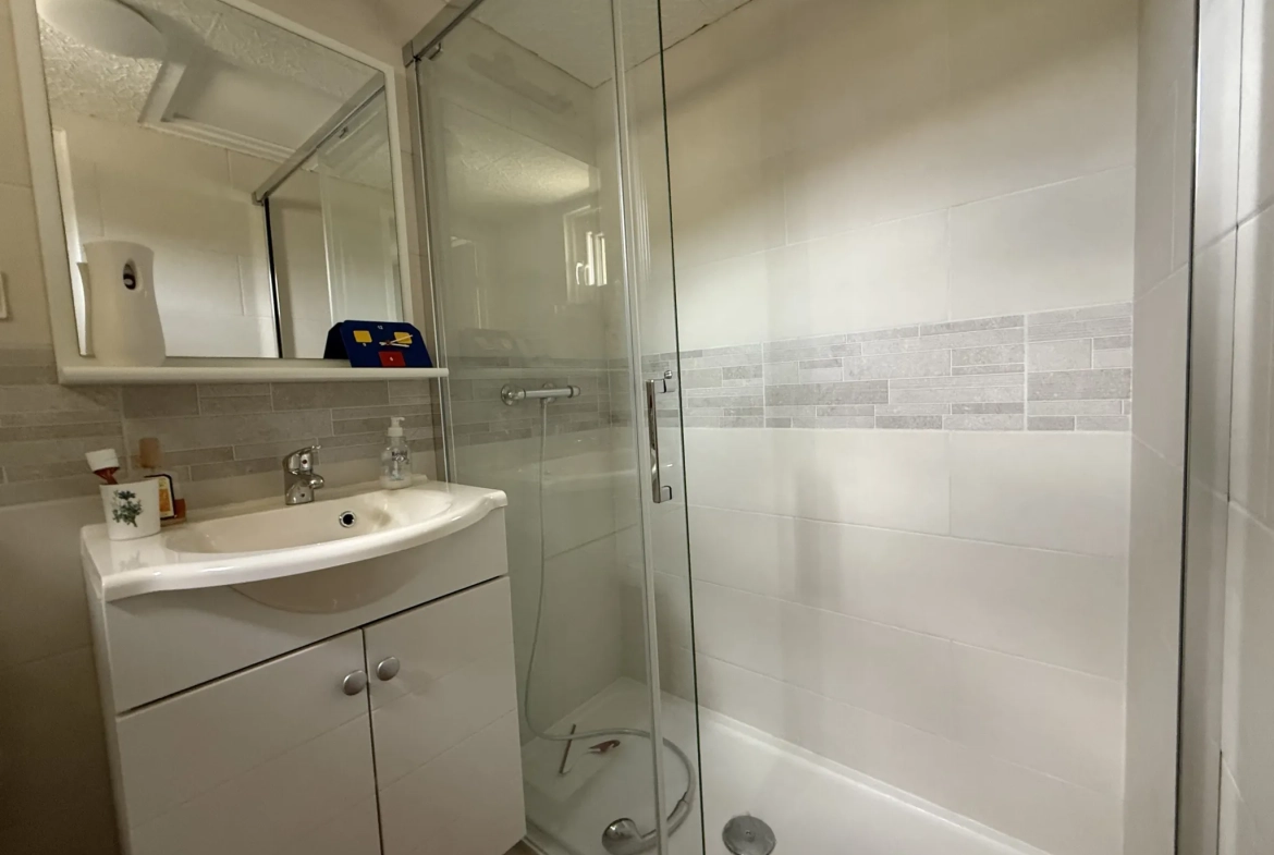 Maison familiale de 187 m² avec jardin et garage à Pontchardon 