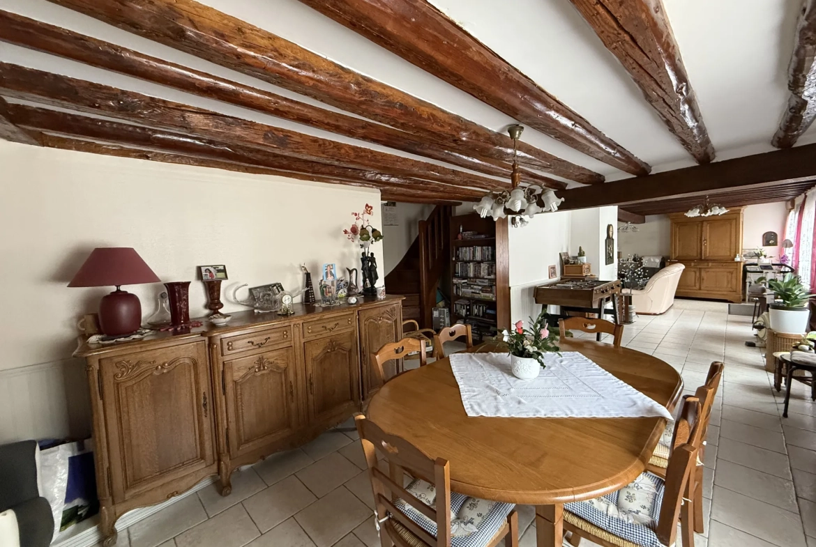 Maison familiale de 187 m² avec jardin et garage à Pontchardon 