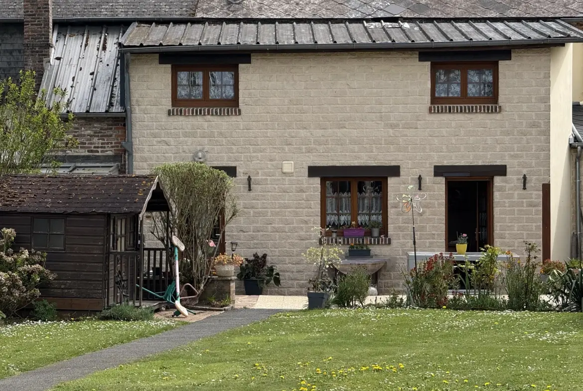 Maison familiale de 187 m² avec jardin et garage à Pontchardon 