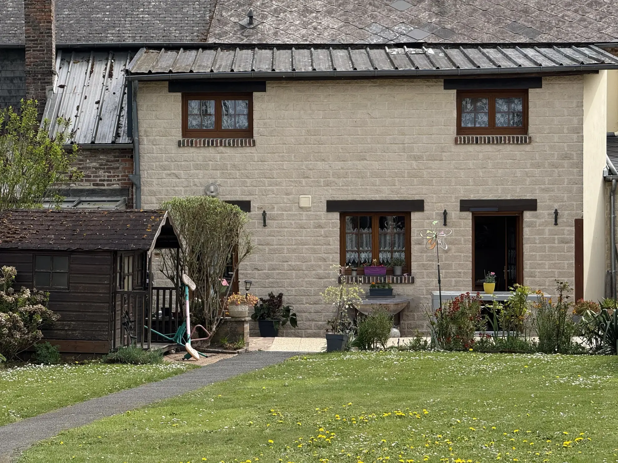 Maison familiale de 187 m² avec jardin et garage à Pontchardon 