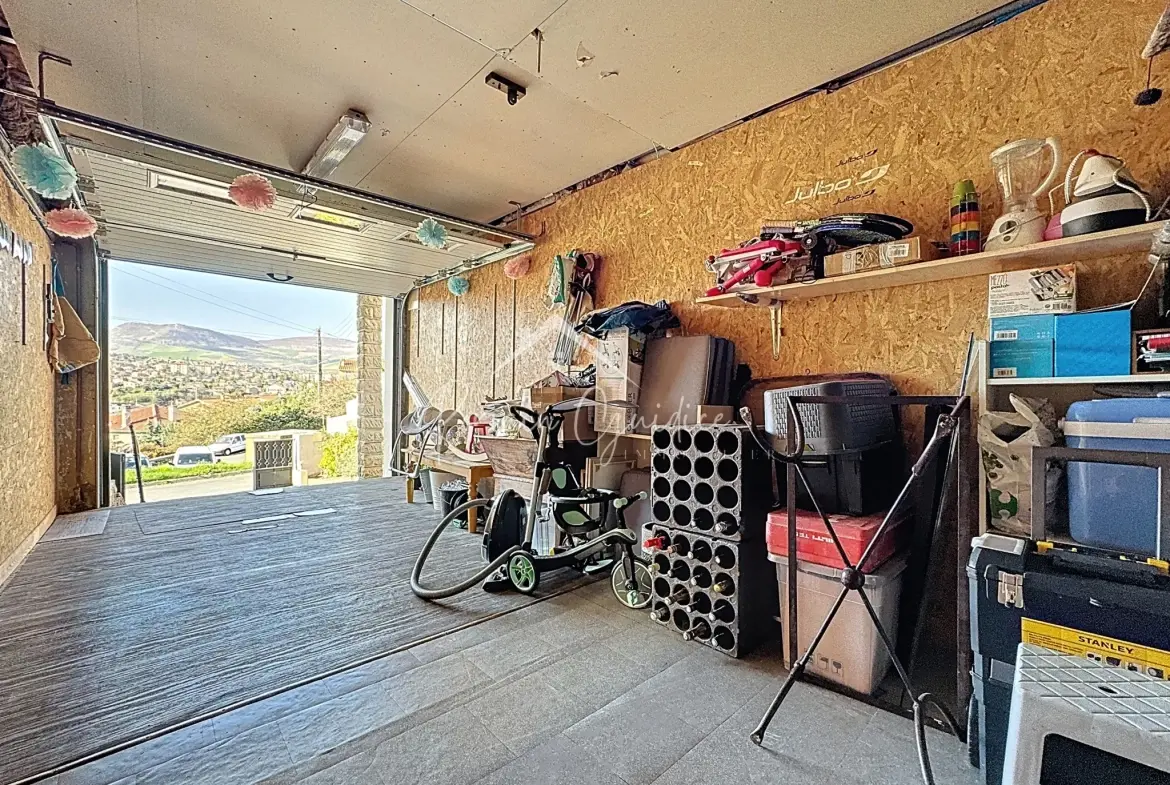 Maison familiale 5 pièces avec vue sur Millau et garage à Creissels 