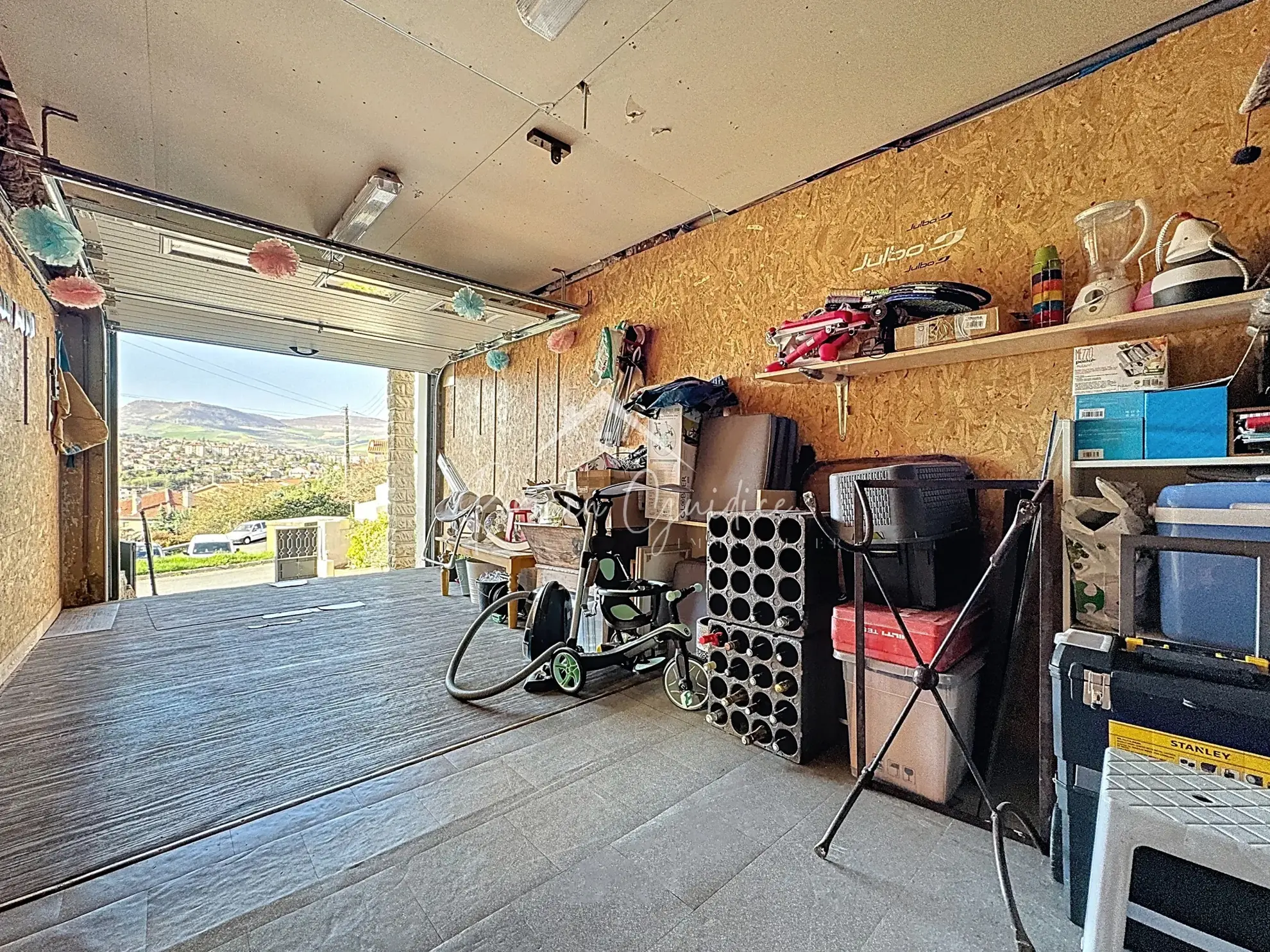 Maison familiale 5 pièces avec vue sur Millau et garage à Creissels 