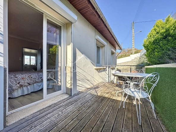 Maison familiale 5 pièces avec vue sur Millau et garage à Creissels 
