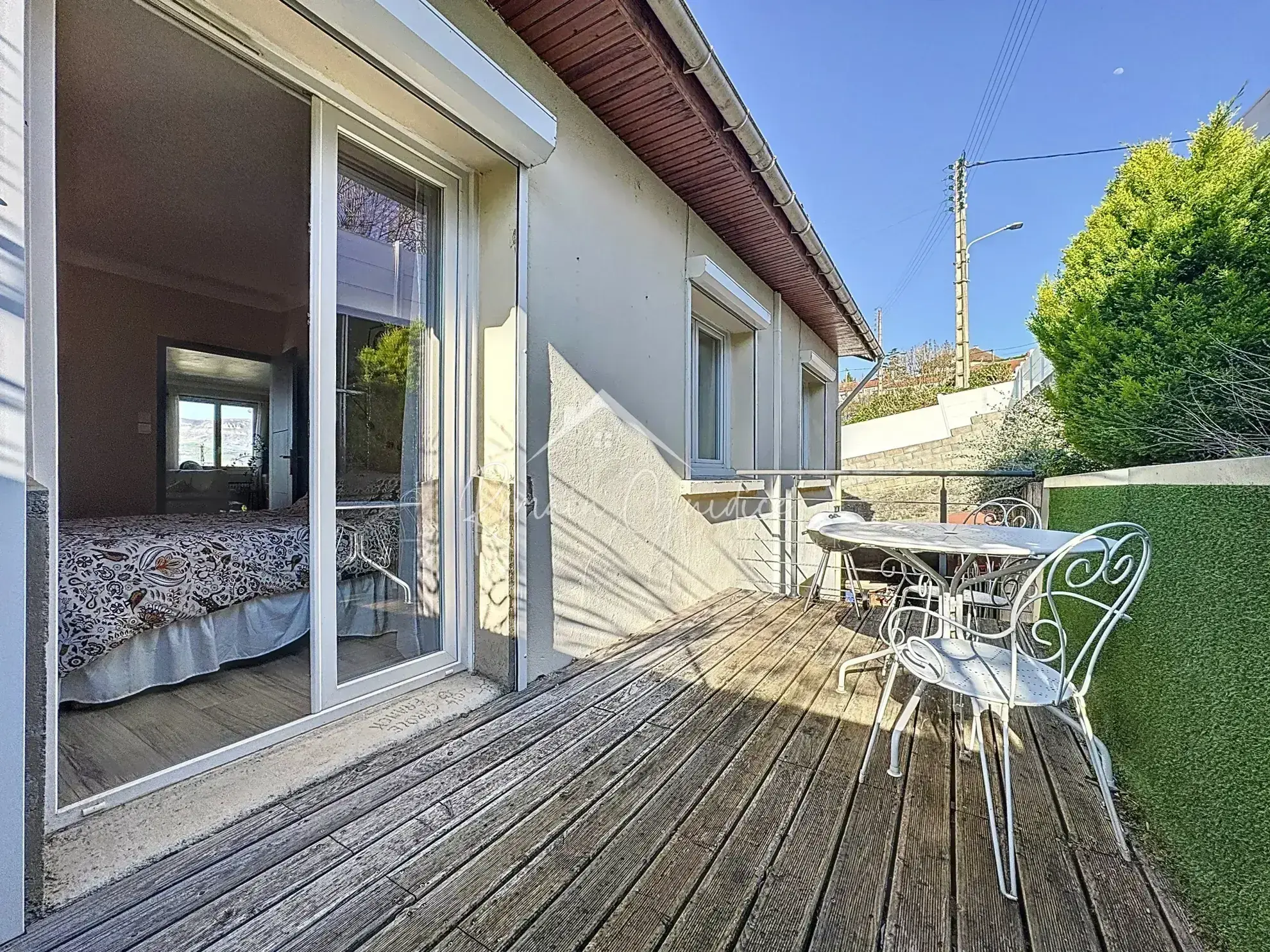 Maison familiale 5 pièces avec vue sur Millau et garage à Creissels 
