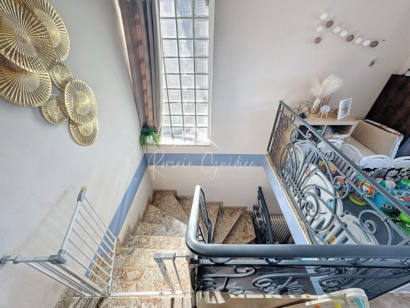 Maison familiale 5 pièces avec vue sur Millau et garage à Creissels 
