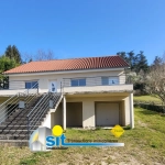 Maison de ville rénovée de 100 m² avec garage et jardin à Vienne (38200)