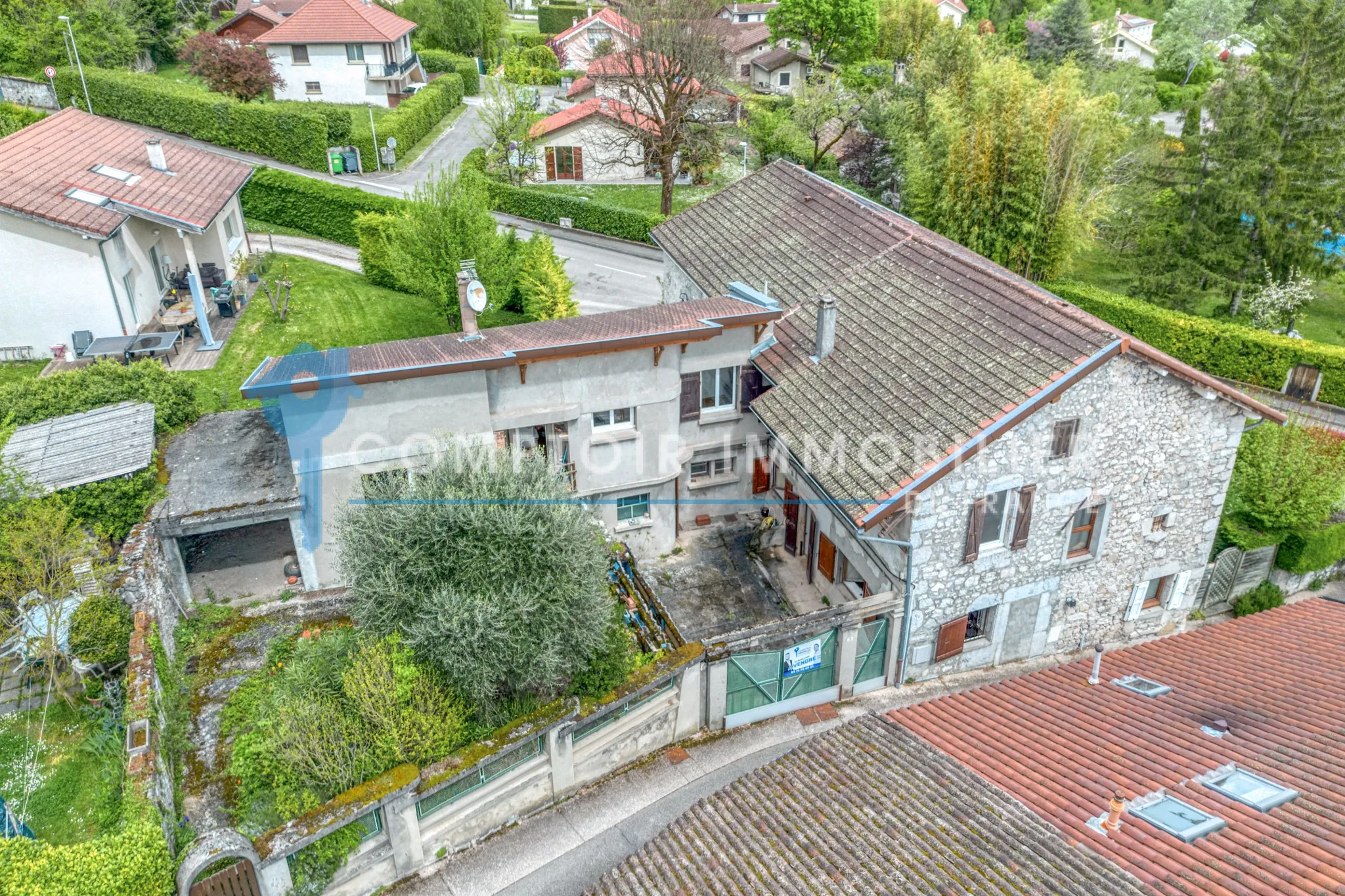 Ensemble immobilier à Biviers (38) - Maison, appartements et dépendances avec terrain de 264m² 