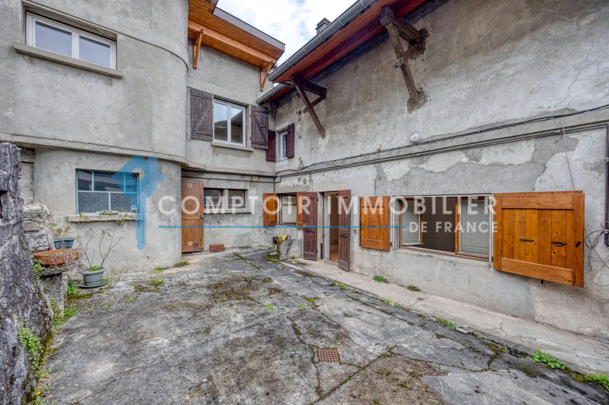 Ensemble immobilier à Biviers (38) - Maison, appartements et dépendances avec terrain de 264m² 