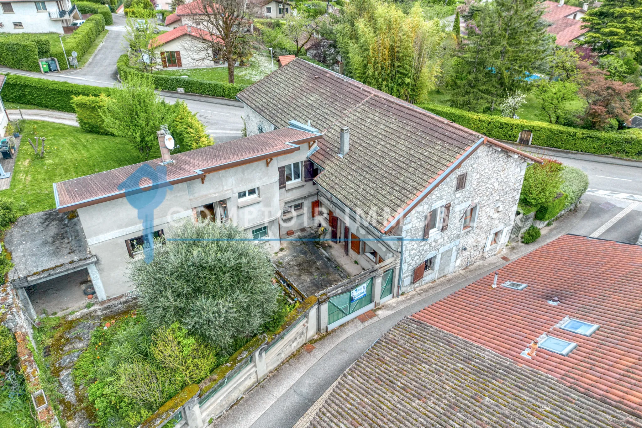 Ensemble immobilier à Biviers (38) - Maison, appartements et dépendances avec terrain de 264m² 