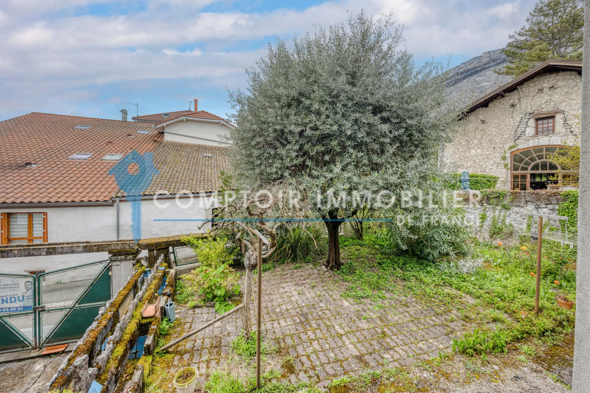 Ensemble immobilier à Biviers (38) - Maison, appartements et dépendances avec terrain de 264m² 