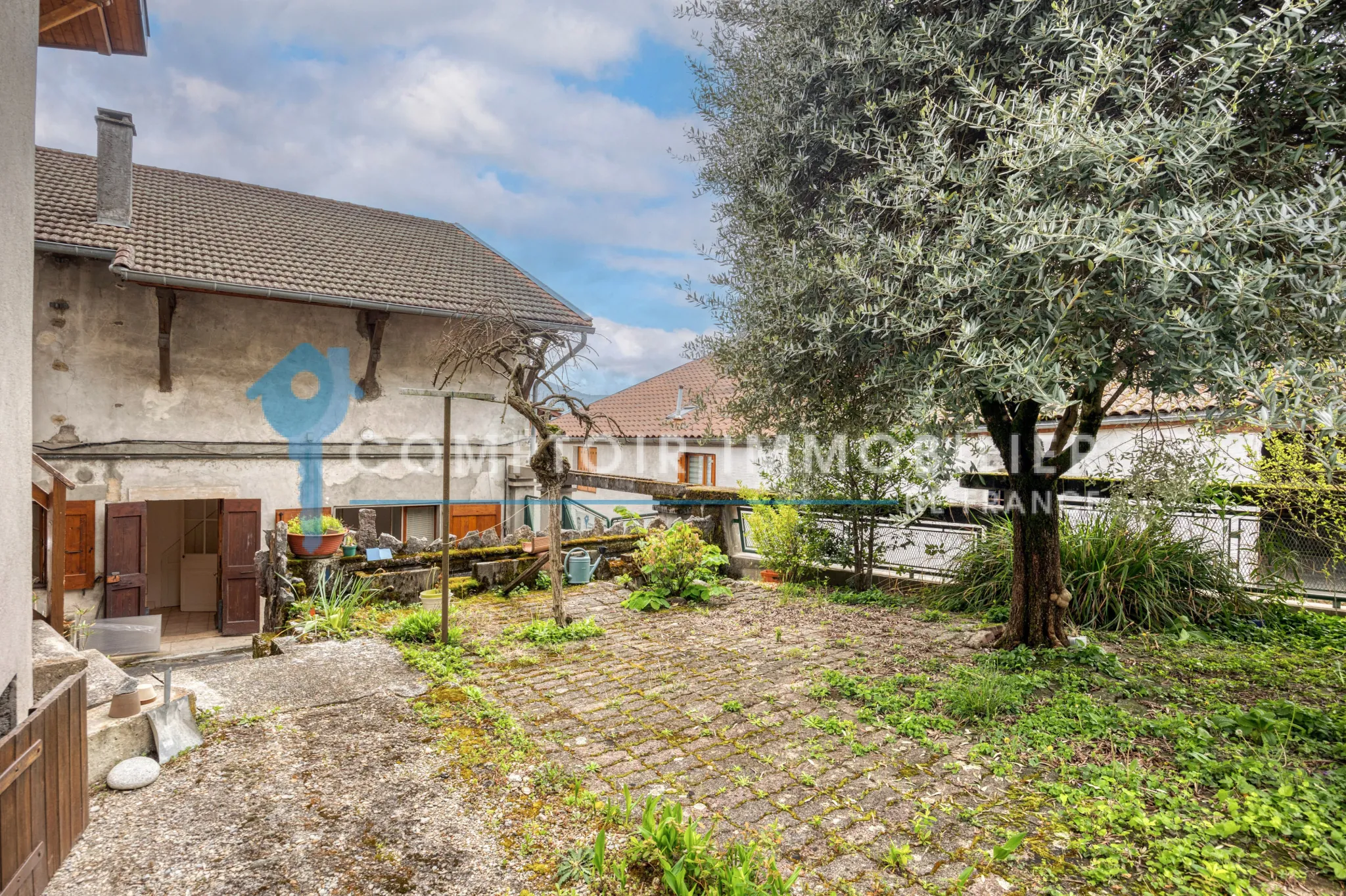 Ensemble immobilier à Biviers (38) - Maison, appartements et dépendances avec terrain de 264m² 