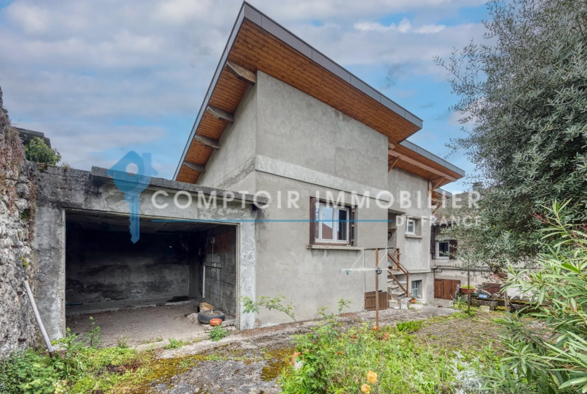 Ensemble immobilier à Biviers (38) - Maison, appartements et dépendances avec terrain de 264m² 