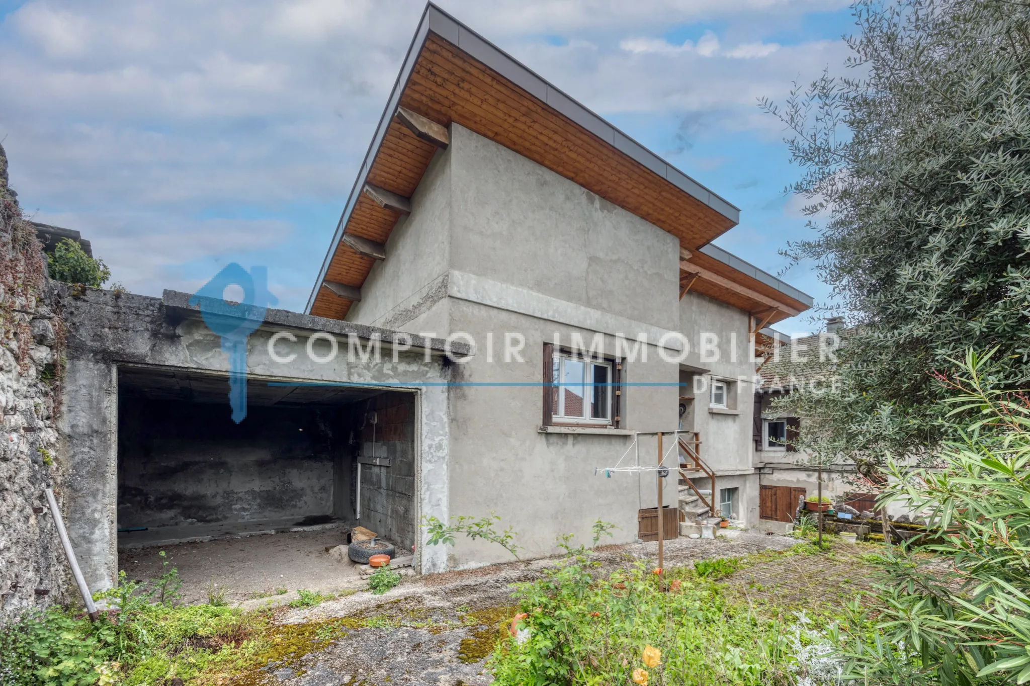 Ensemble immobilier à Biviers (38) - Maison, appartements et dépendances avec terrain de 264m² 
