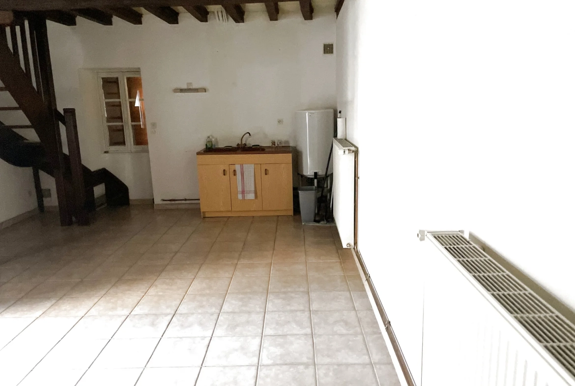 Maison à vendre à Valloux - Charmante propriété avec cour et grange en pierre 