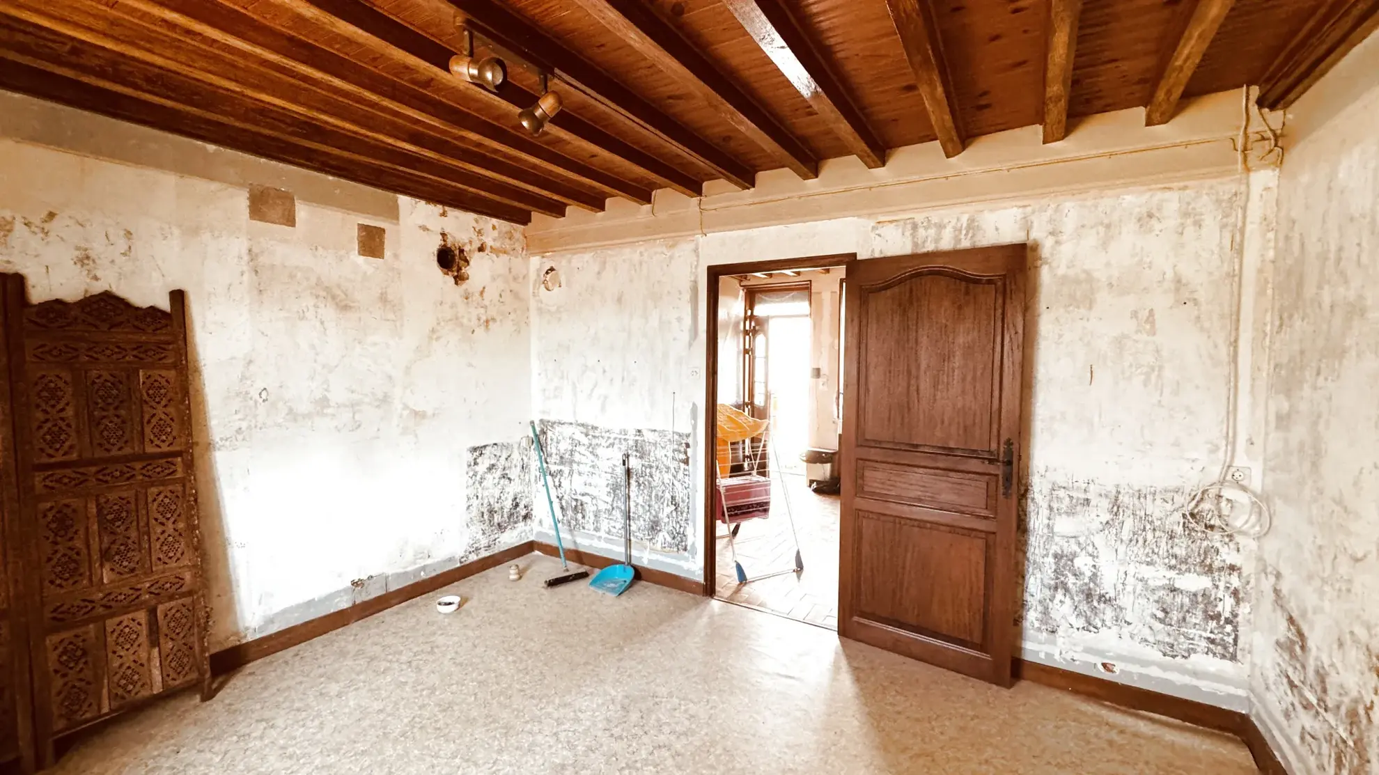 Maison à vendre à Valloux - Charmante propriété avec cour et grange en pierre 
