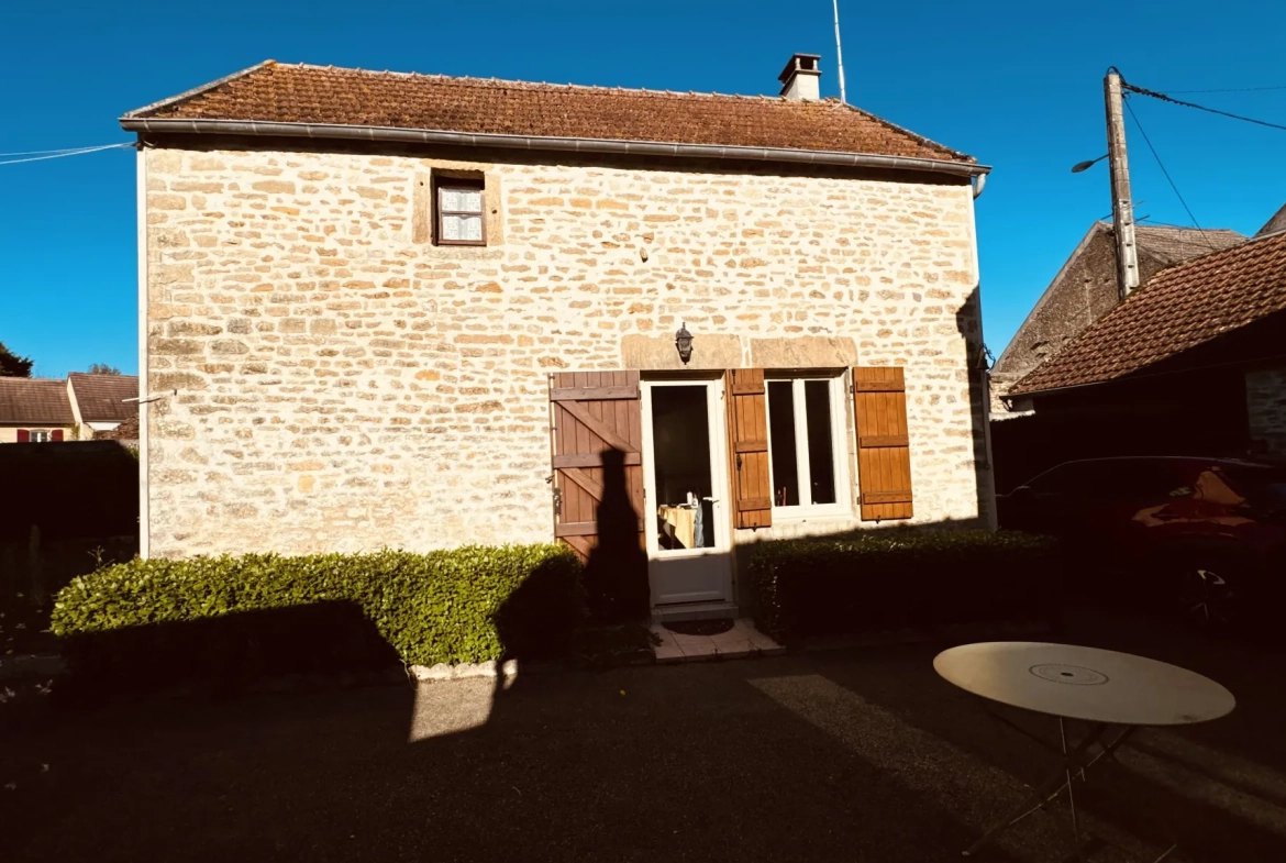 Maison à vendre à Valloux - Charmante propriété avec cour et grange en pierre 