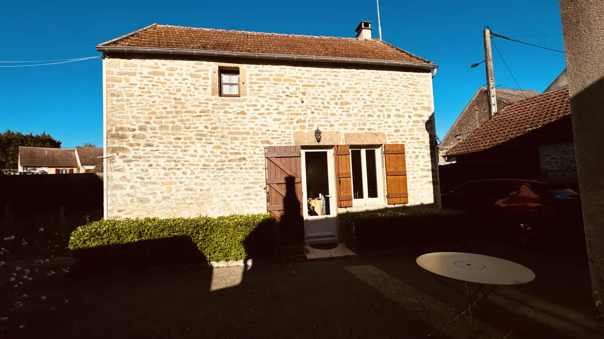 Maison à vendre à Valloux - Charmante propriété avec cour et grange en pierre 