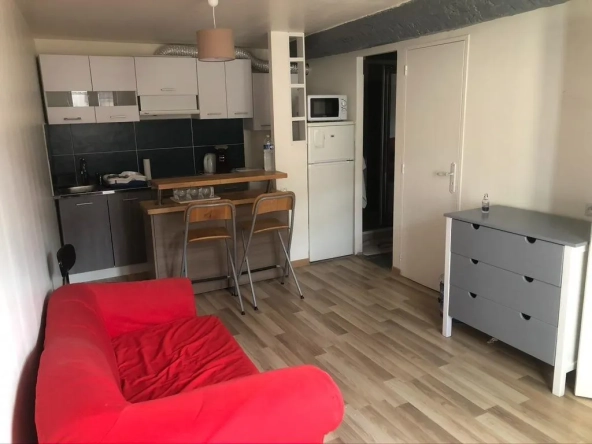 Maison de ville avec 6 logements à Juziers, proche gare et commodités, opportunité d'investissement
