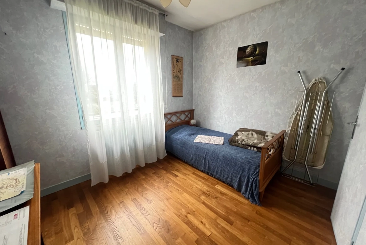 Maison à rénover de 6 pièces au centre du RHEU avec terrain et garage 