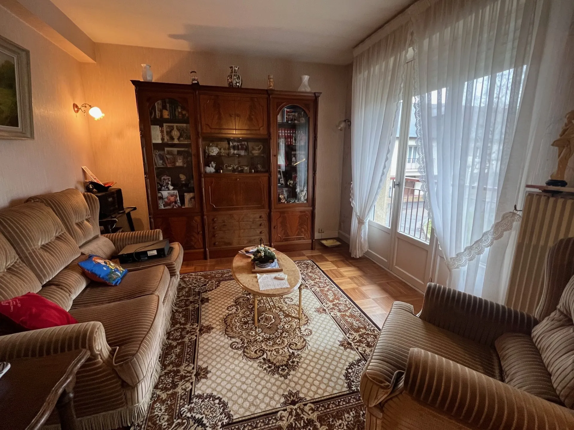 Maison à rénover de 6 pièces au centre du RHEU avec terrain et garage 