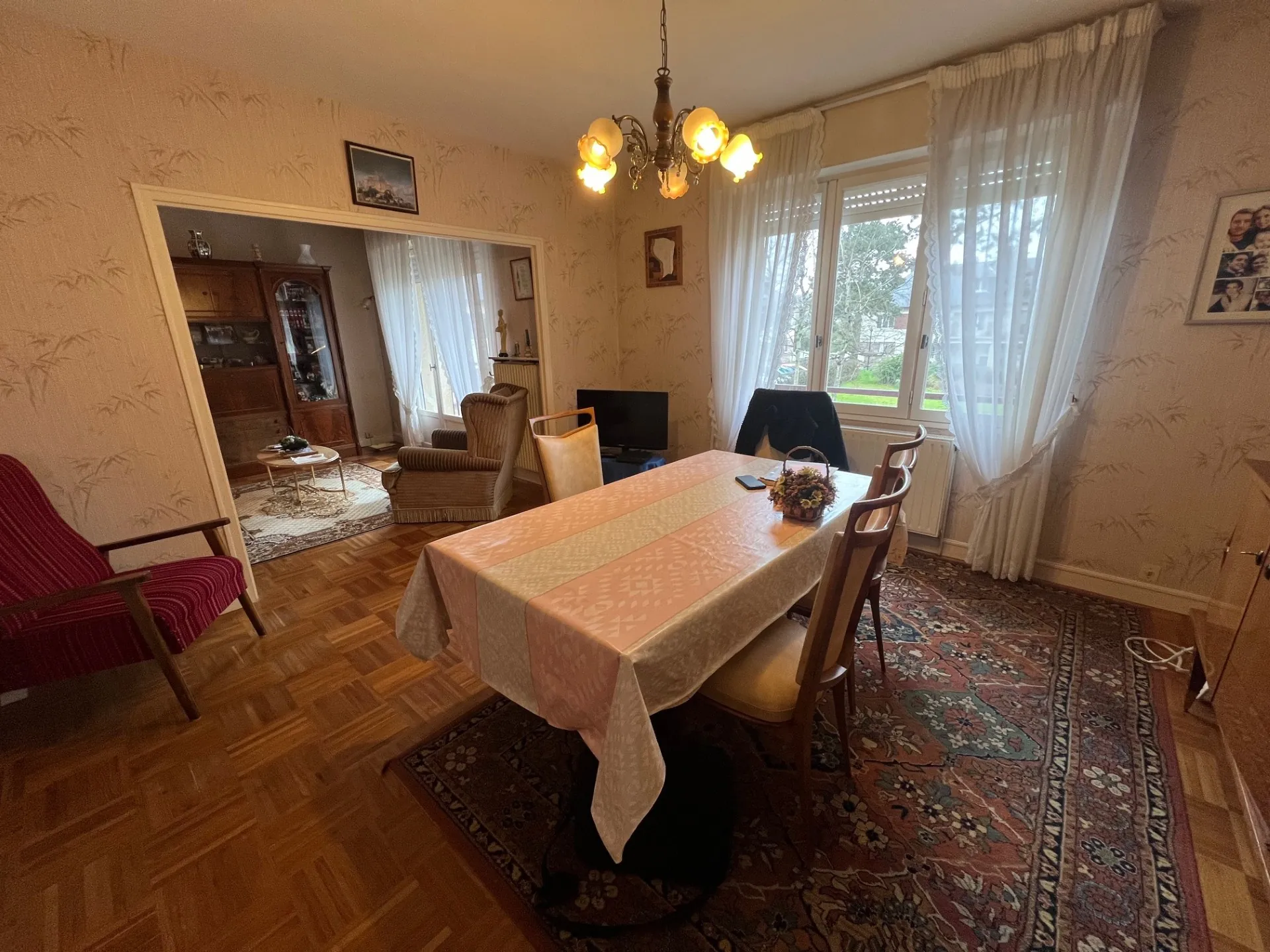 Maison à rénover de 6 pièces au centre du RHEU avec terrain et garage 