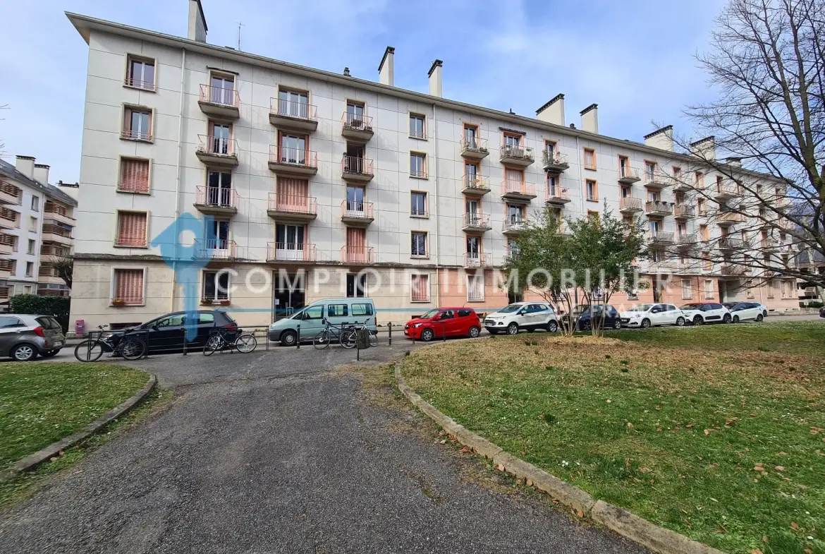 Appartement T2 à vendre à Chambéry - 65 m², balcon, proche centre 