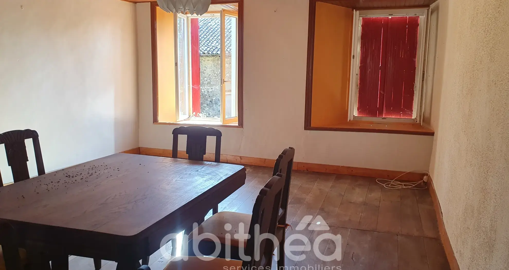 Maison en pierre à Cheronnac de 130 m² avec terrain de 220 m² à rénover 