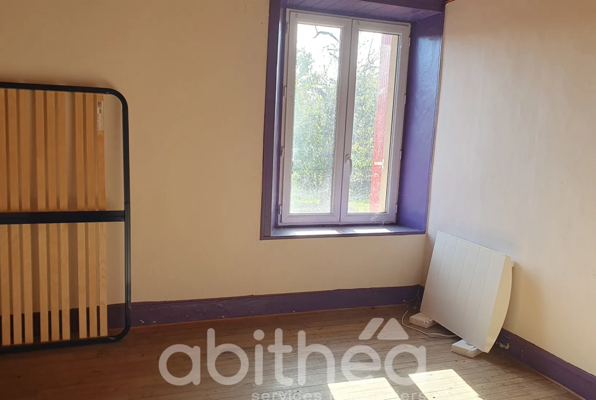 Maison en pierre à Cheronnac de 130 m² avec terrain de 220 m² à rénover 