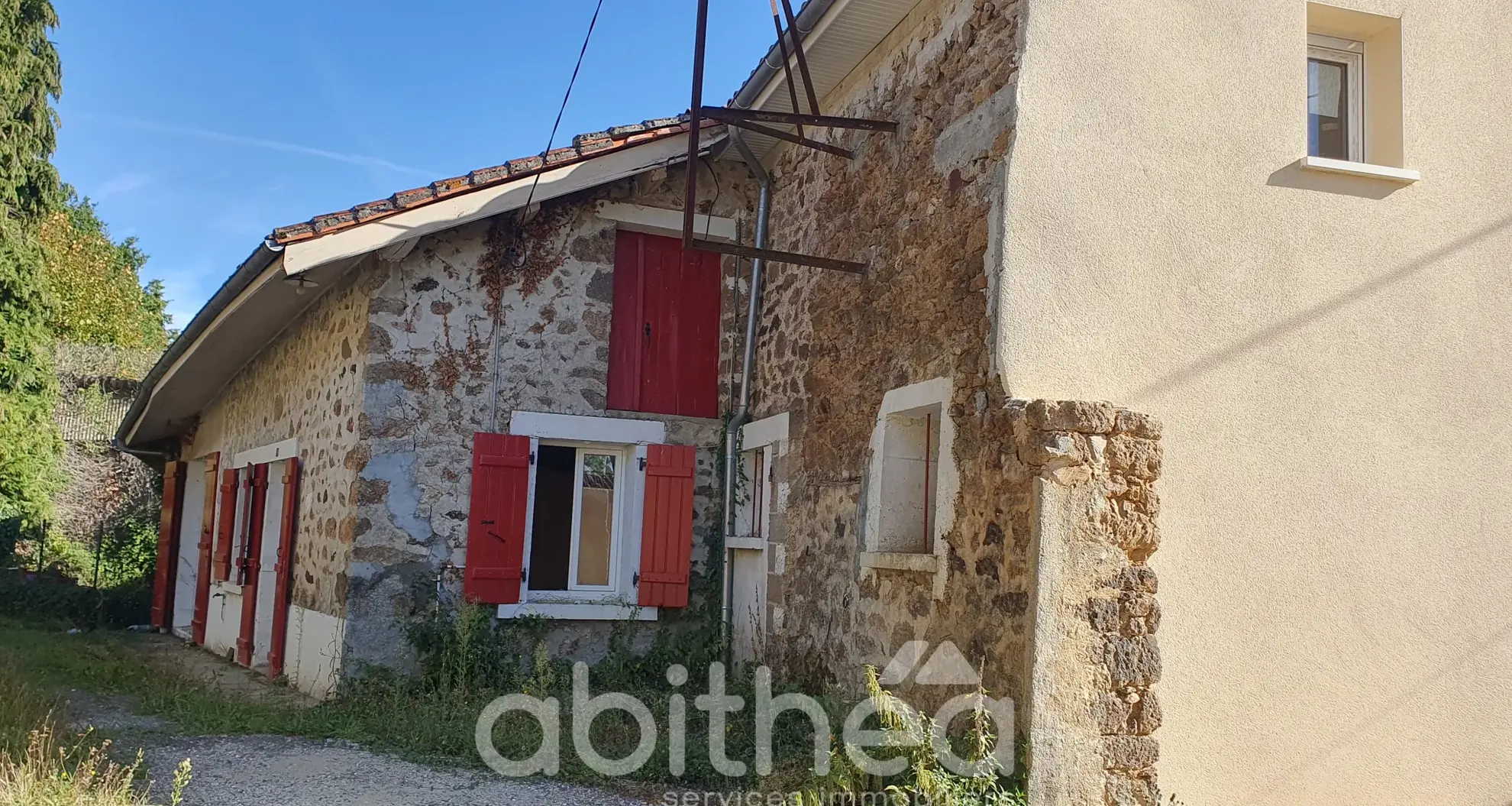 Maison en pierre à Cheronnac de 130 m² avec terrain de 220 m² à rénover 