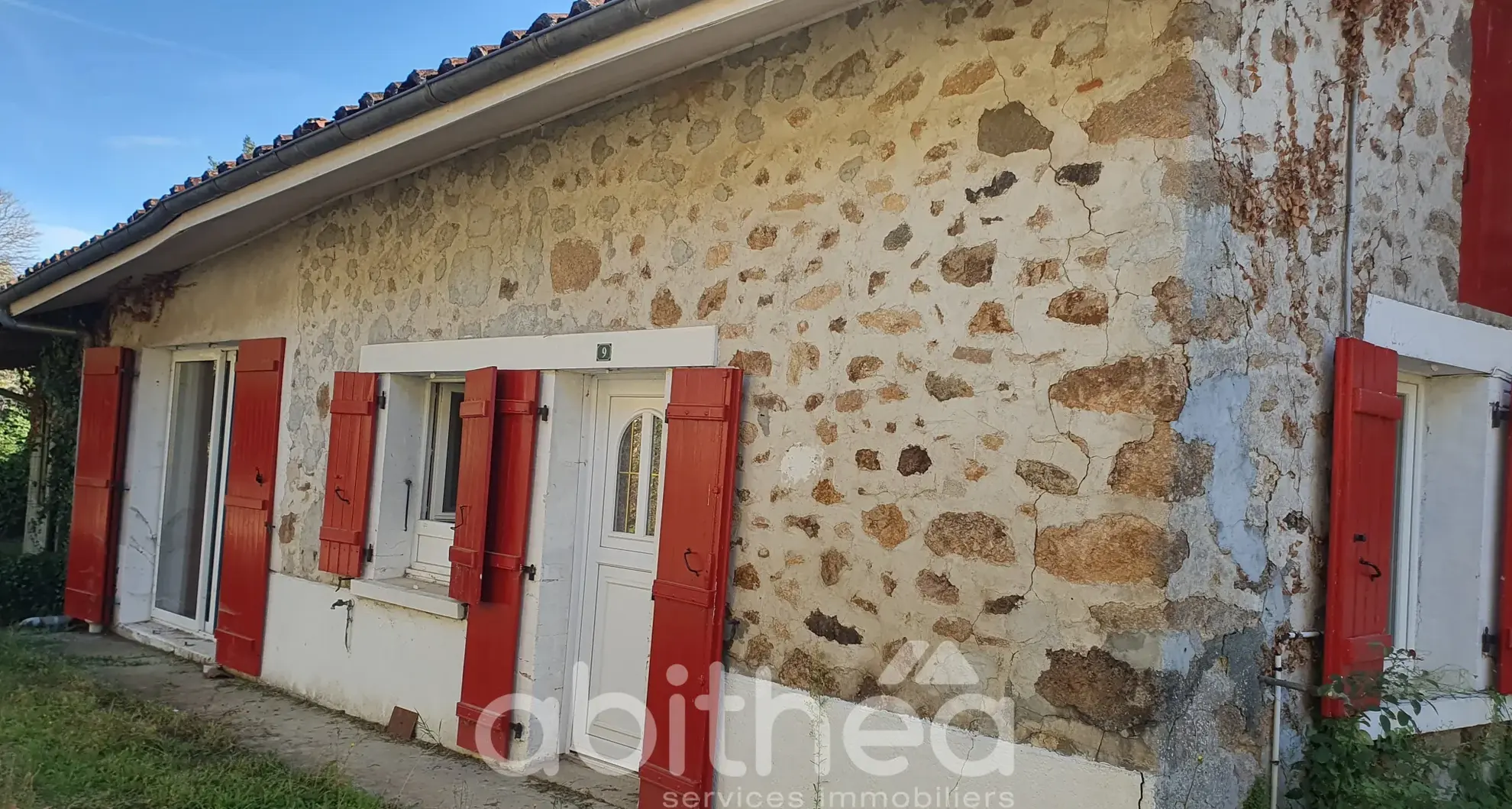 Maison en pierre à Cheronnac de 130 m² avec terrain de 220 m² à rénover 