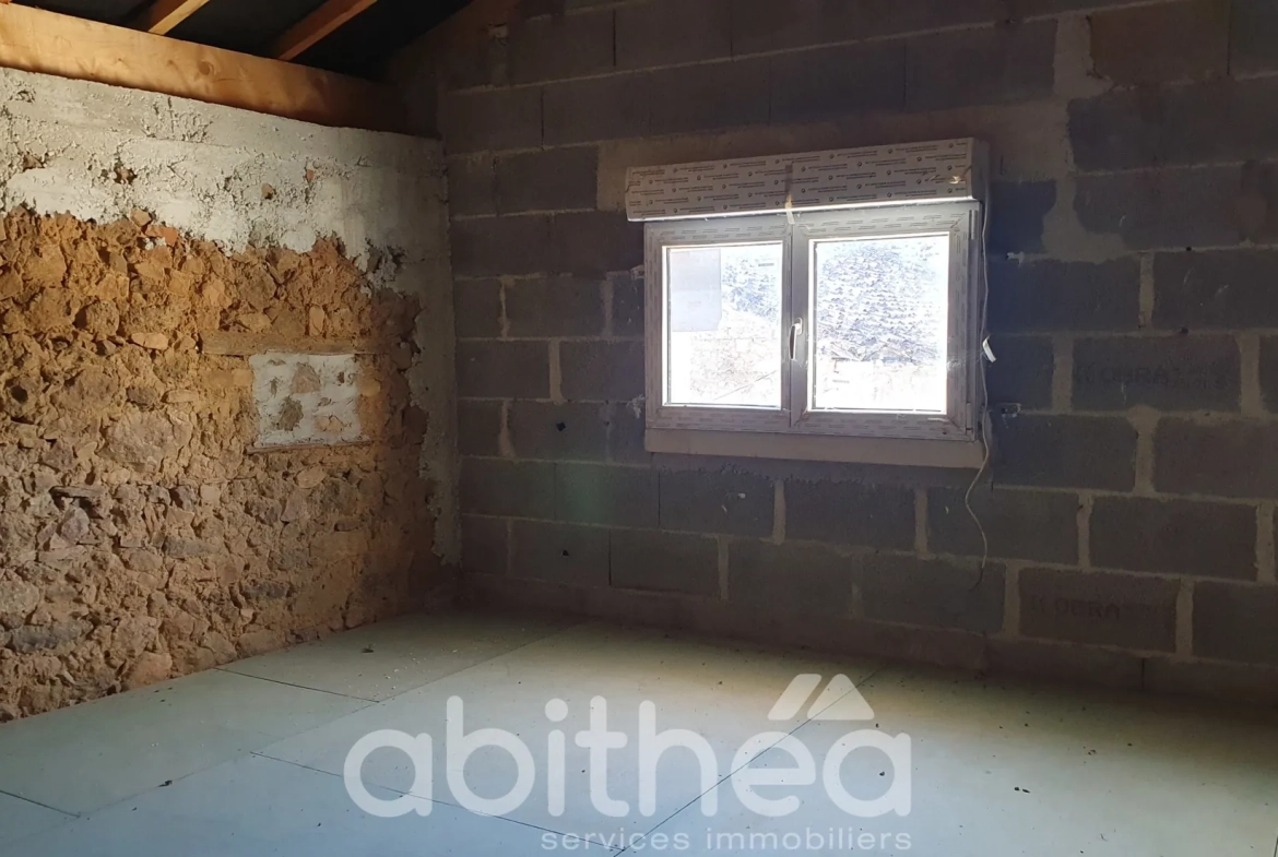 Maison en pierre à Cheronnac de 130 m² avec terrain de 220 m² à rénover 