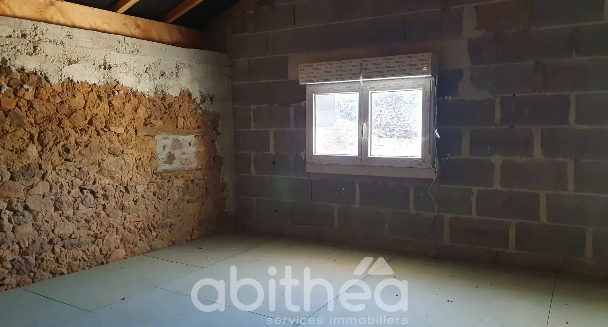 Maison en pierre à Cheronnac de 130 m² avec terrain de 220 m² à rénover 