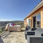 Belle maison de plain-pied avec jardin et panneaux solaires à La Salvetat Belmontet