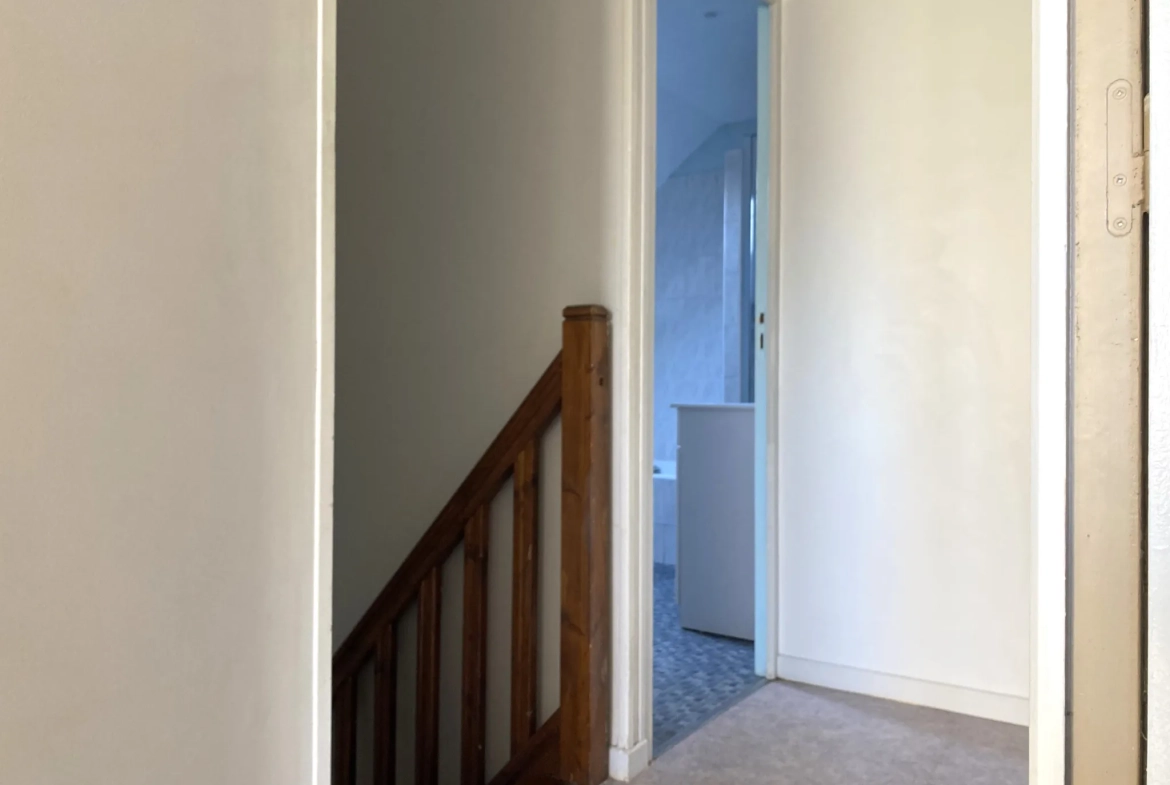 Maison de ville à Courtenay de 90 m² avec terrain privatif et dépendance 