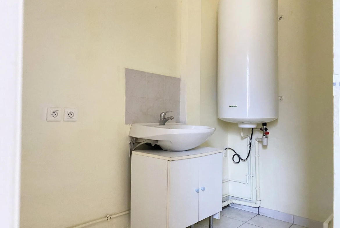 Maison de ville à Courtenay de 90 m² avec terrain privatif et dépendance 