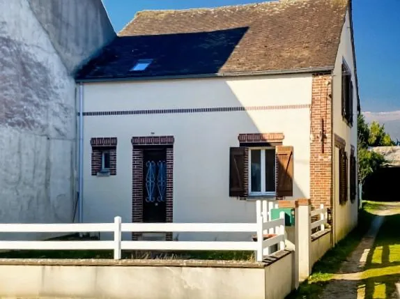 Maison de ville à Courtenay de 90 m² avec terrain privatif et dépendance
