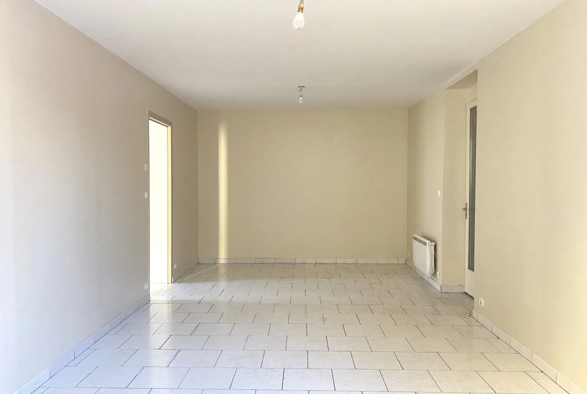 Maison de ville à Courtenay de 90 m² avec terrain privatif et dépendance 