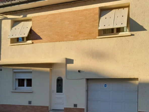 Maison familiale avec piscine, jardin, garage et dépendance à Moissac