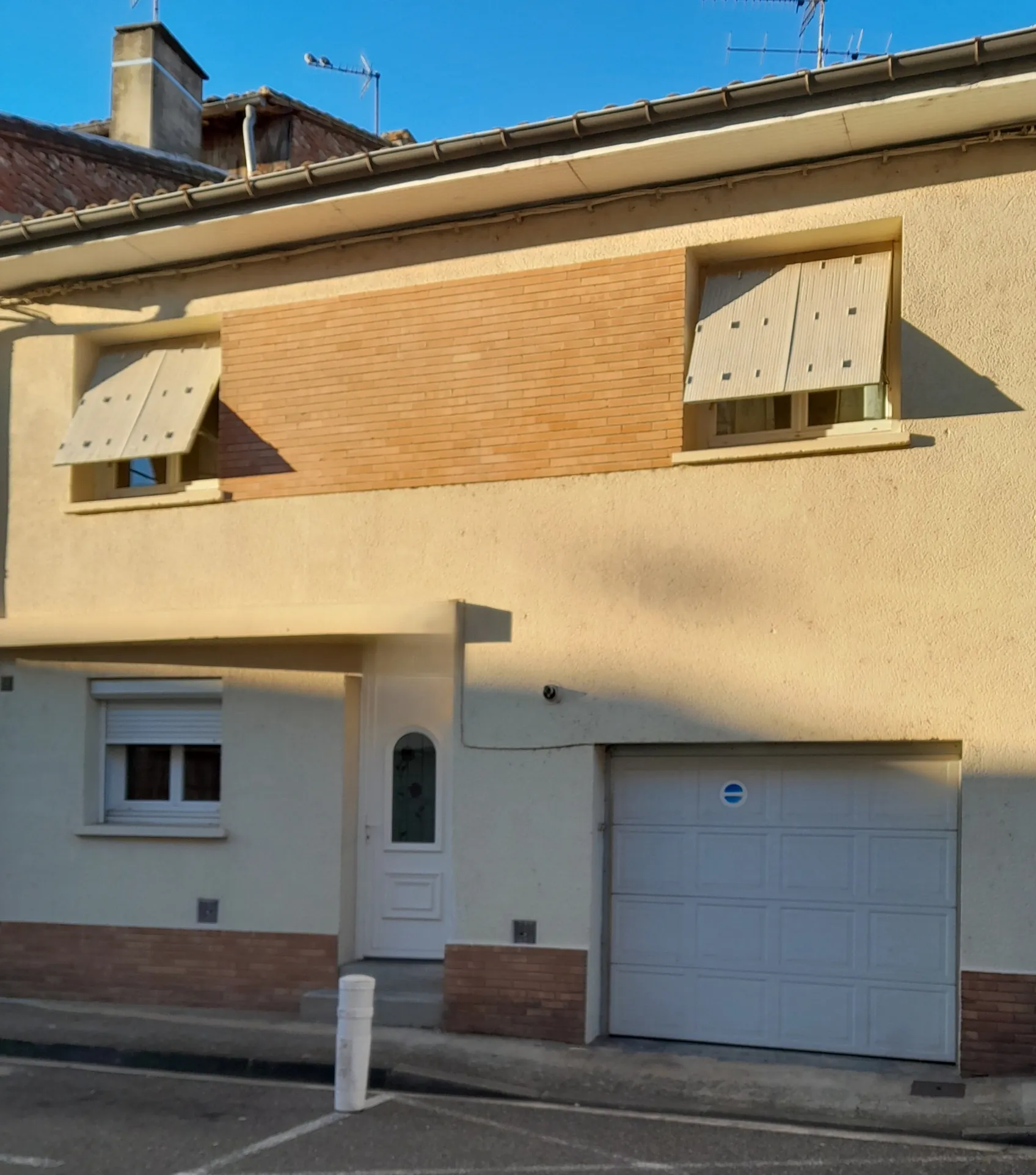 Maison familiale avec piscine, jardin, garage et dépendance à Moissac 