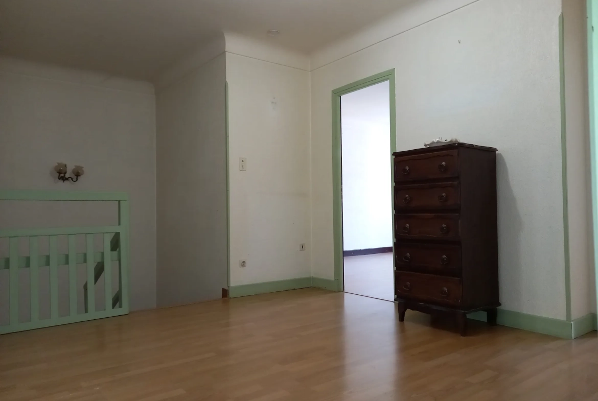 Maison familiale avec piscine, jardin, garage et dépendance à Moissac 