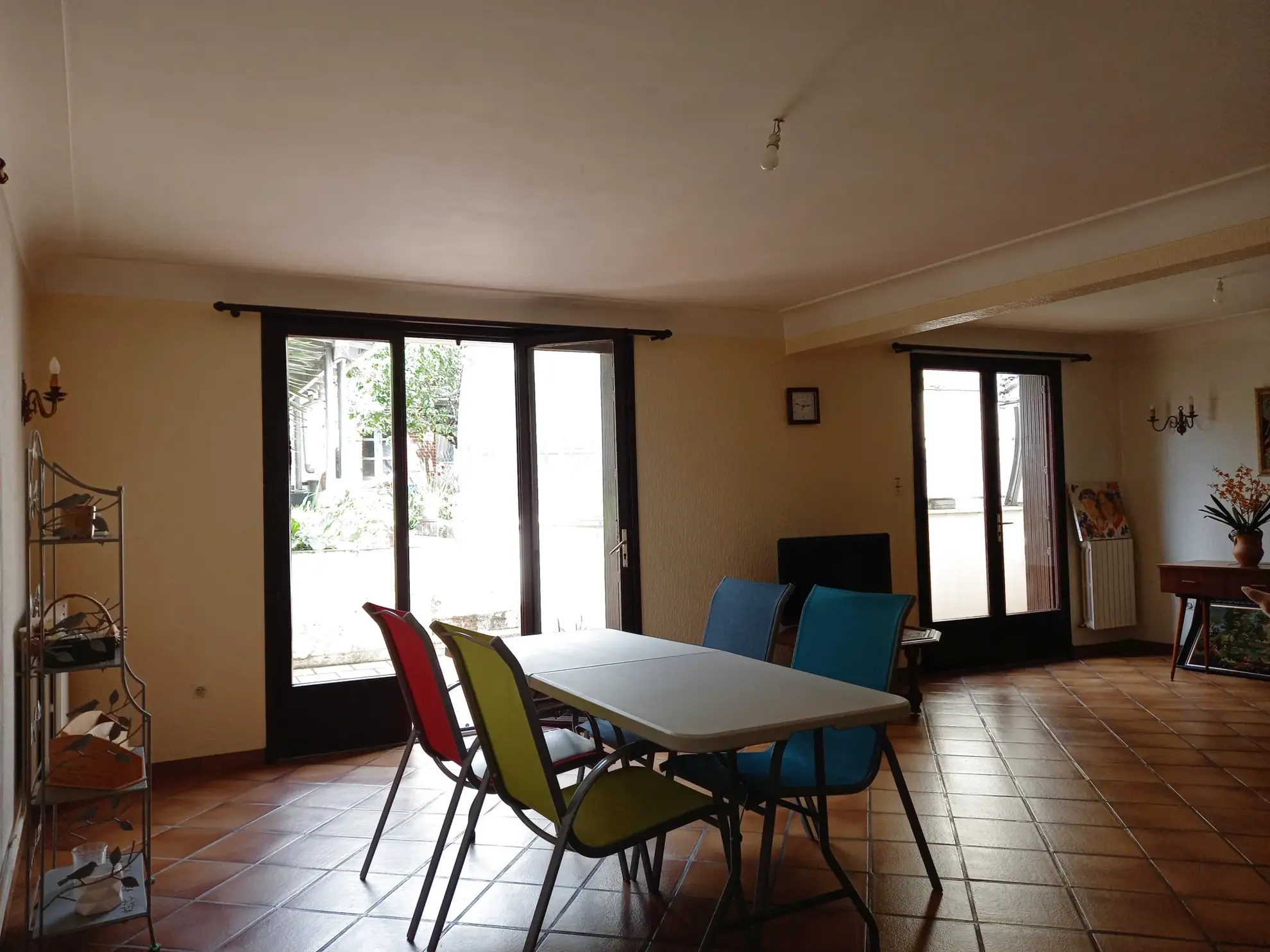 Maison familiale avec piscine, jardin, garage et dépendance à Moissac 