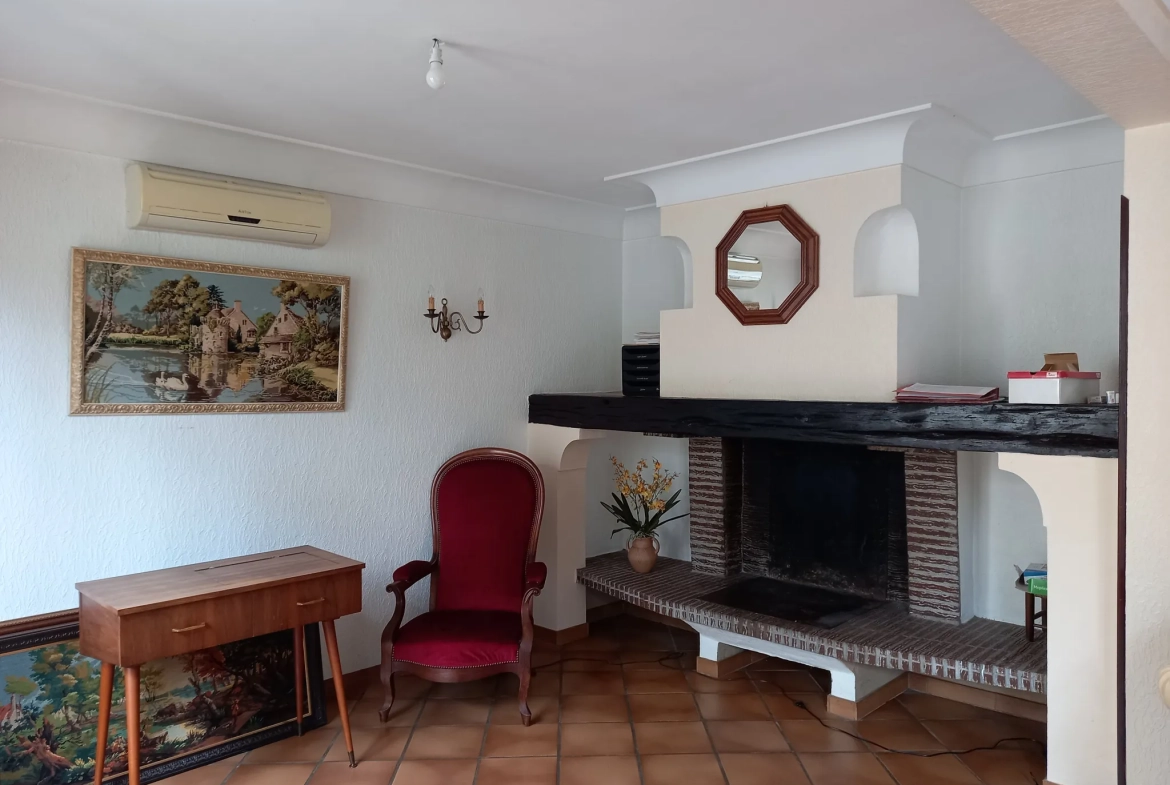 Maison familiale avec piscine, jardin, garage et dépendance à Moissac 