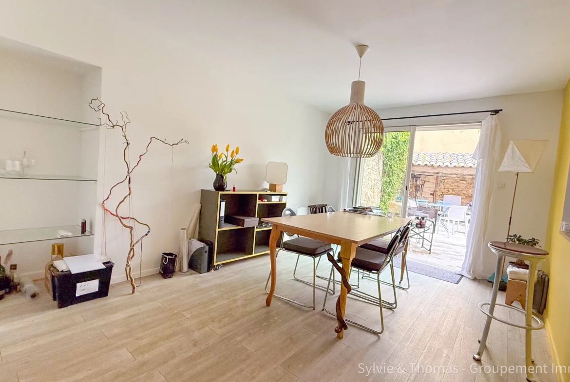 Maison de village à Caderousse avec jardin, 3 chambres, proche d’Orange et Avignon 