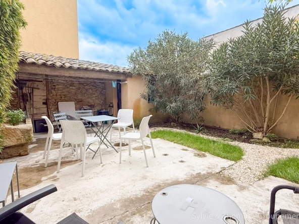 Maison de village à Caderousse avec jardin, 3 chambres, proche d’Orange et Avignon