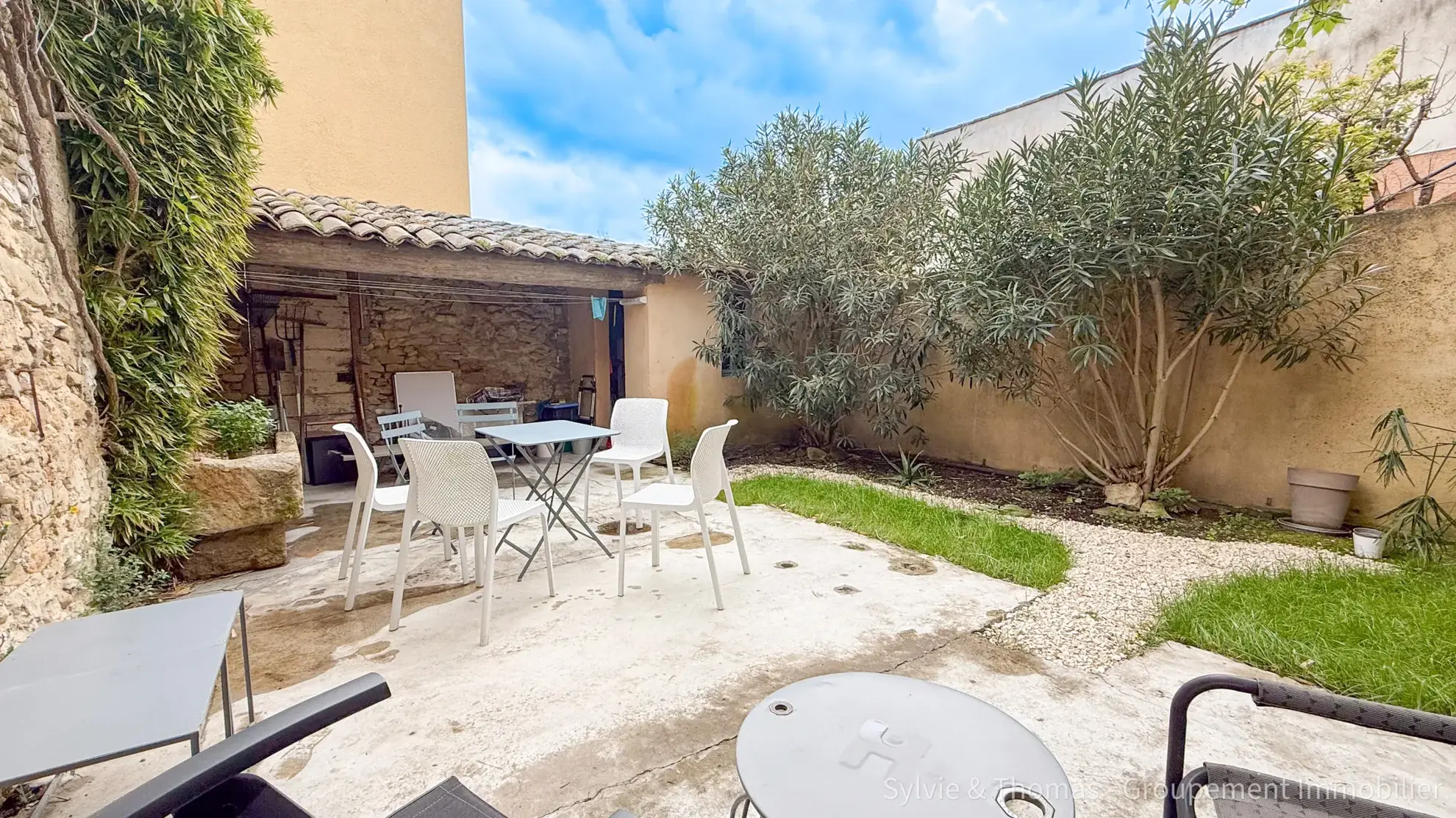 Maison de village à Caderousse avec jardin, 3 chambres, proche d’Orange et Avignon 