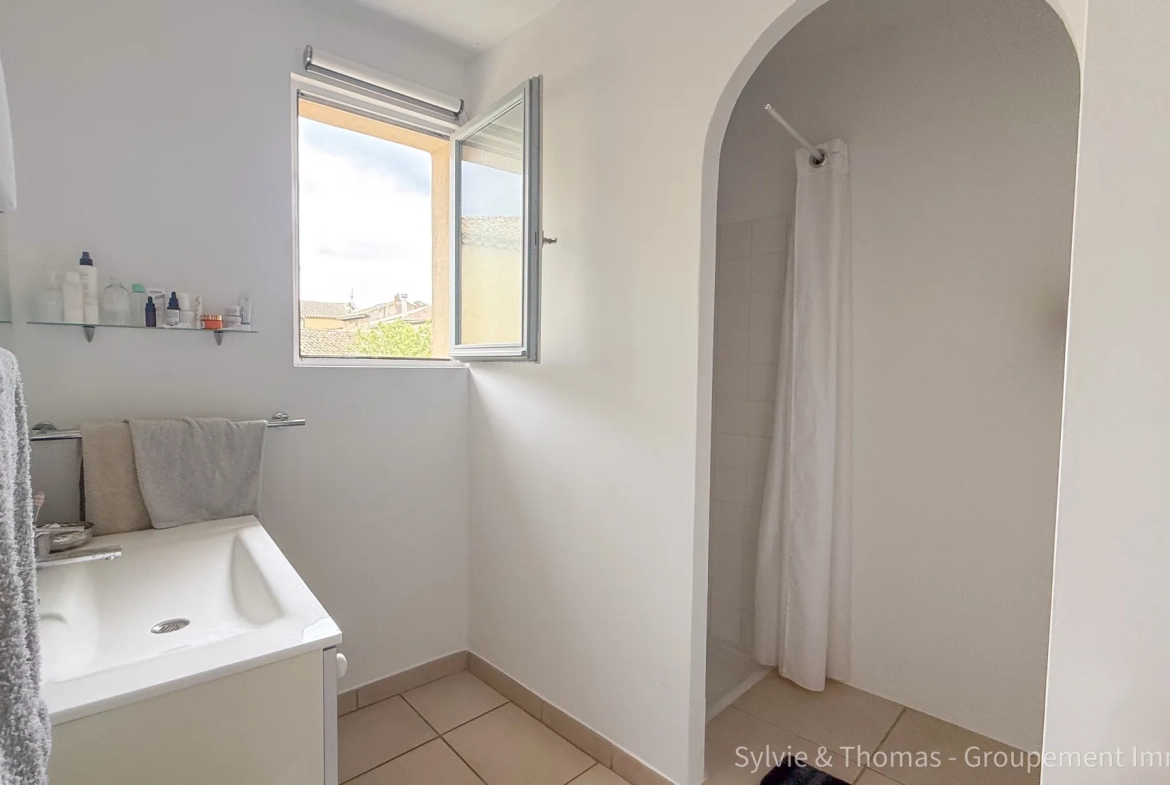 Maison de village à Caderousse avec jardin, 3 chambres, proche d’Orange et Avignon 