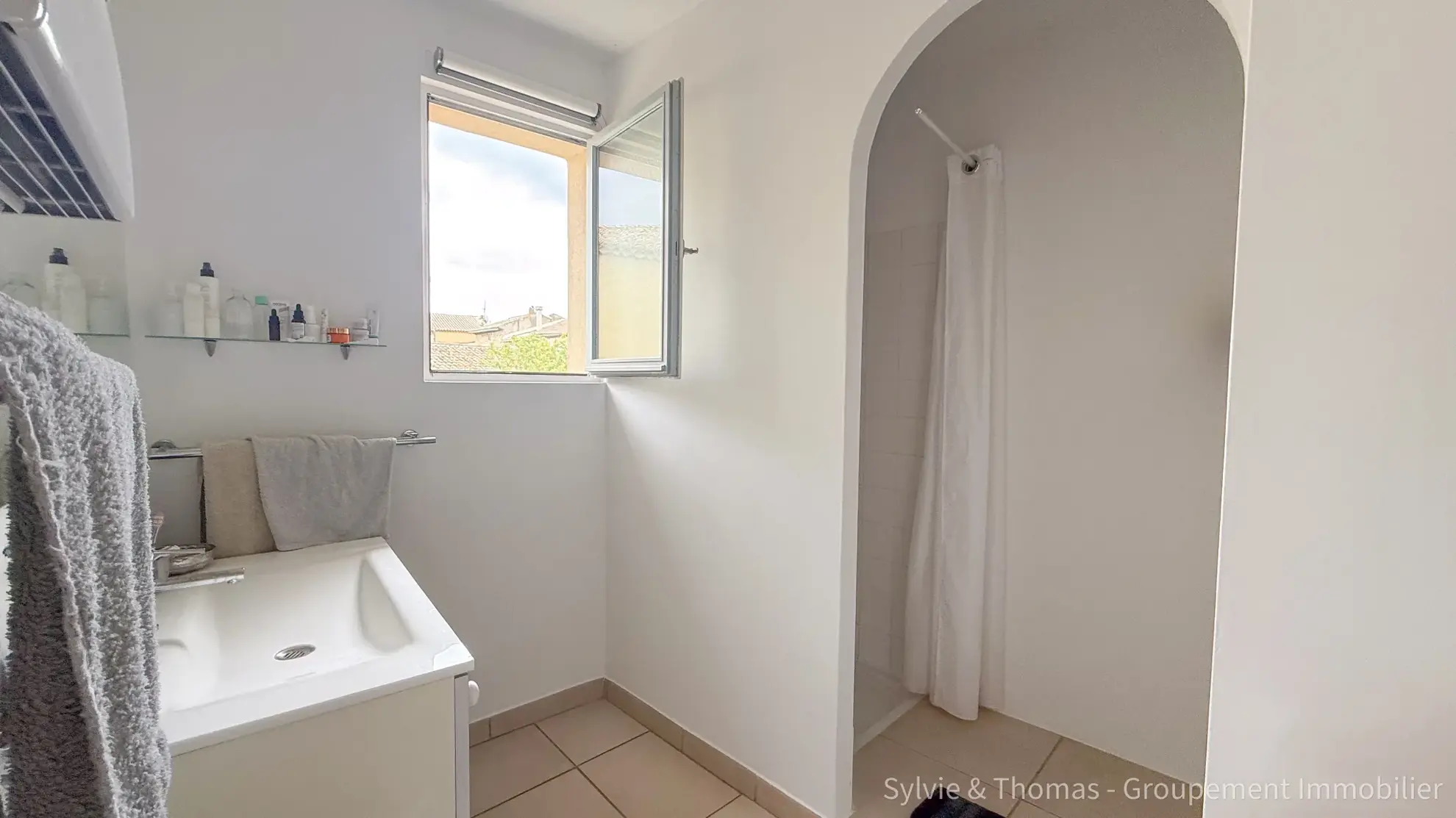 Maison de village à Caderousse avec jardin, 3 chambres, proche d’Orange et Avignon 