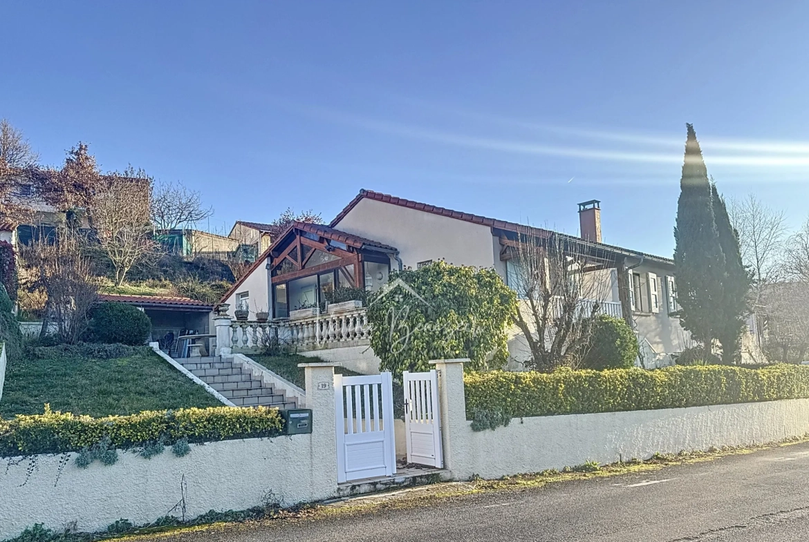 Maison lumineuse T4 avec garage et vue dégagée à Saint-Rome-de-Cernon 