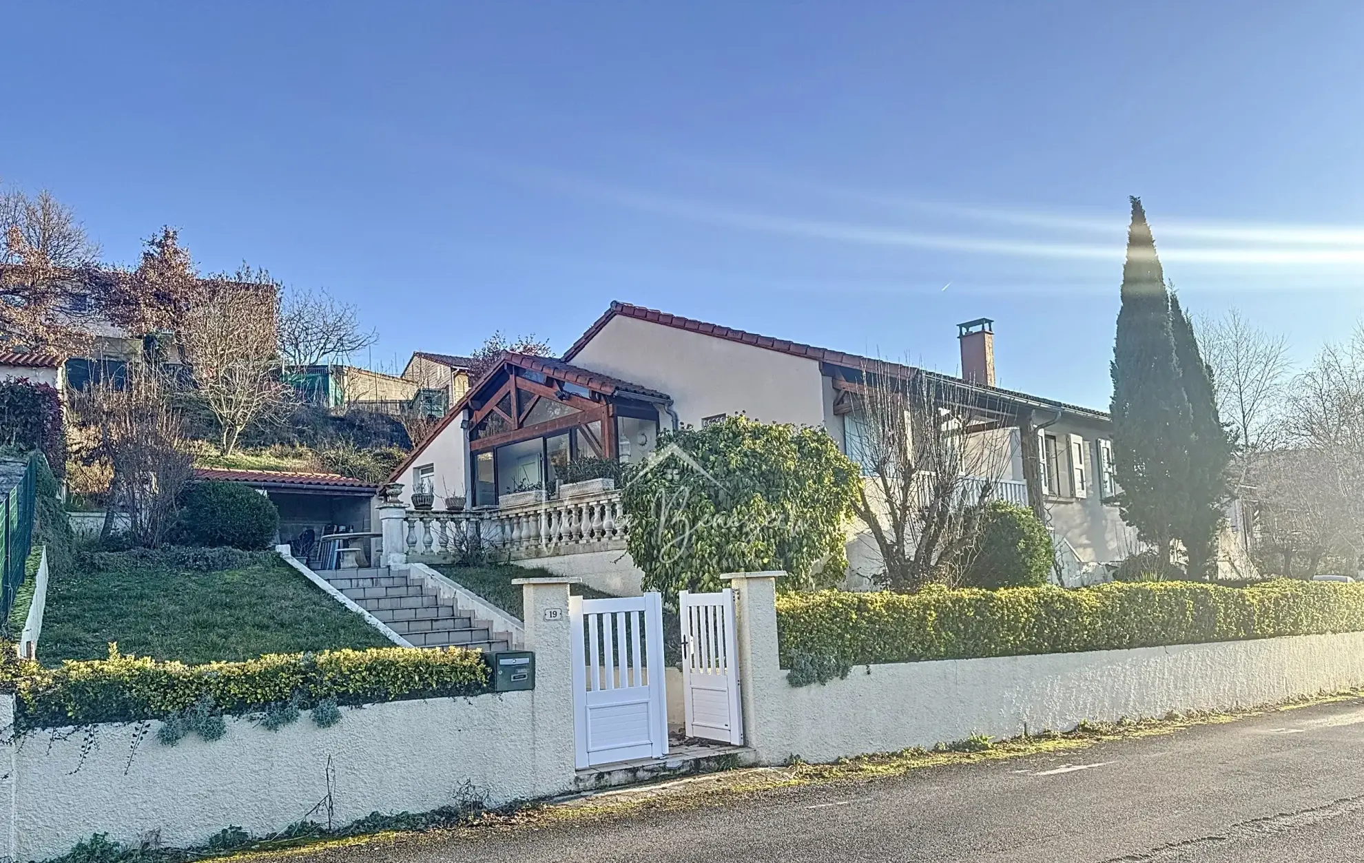 Maison lumineuse T4 avec garage et vue dégagée à Saint-Rome-de-Cernon 