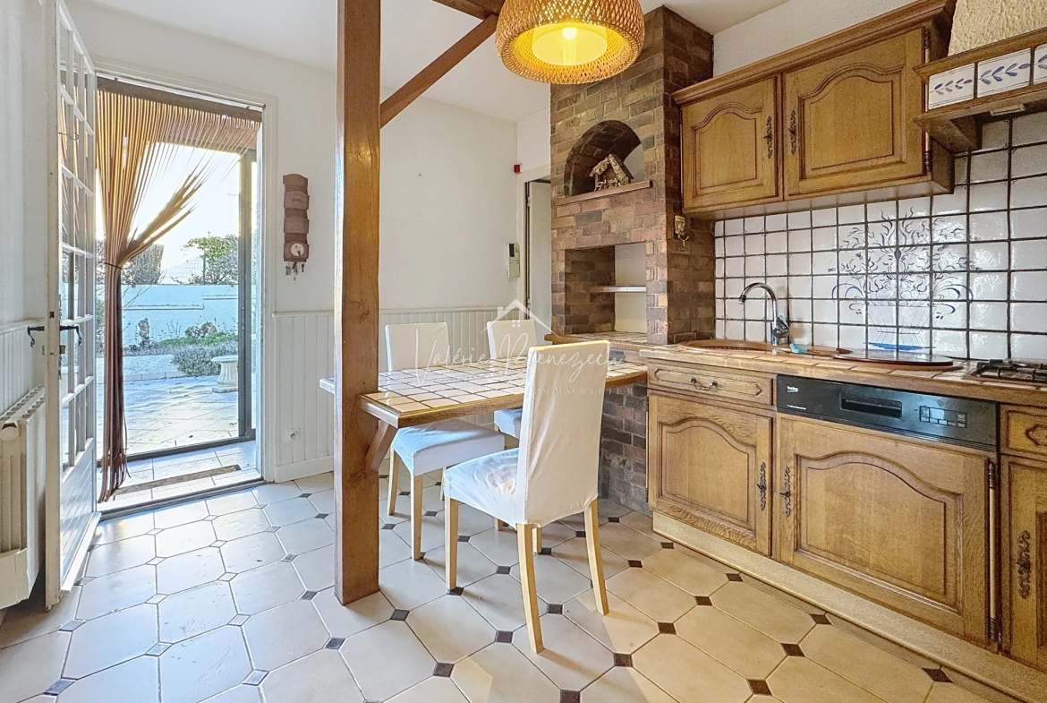 Maison lumineuse T4 avec garage et vue dégagée à Saint-Rome-de-Cernon 